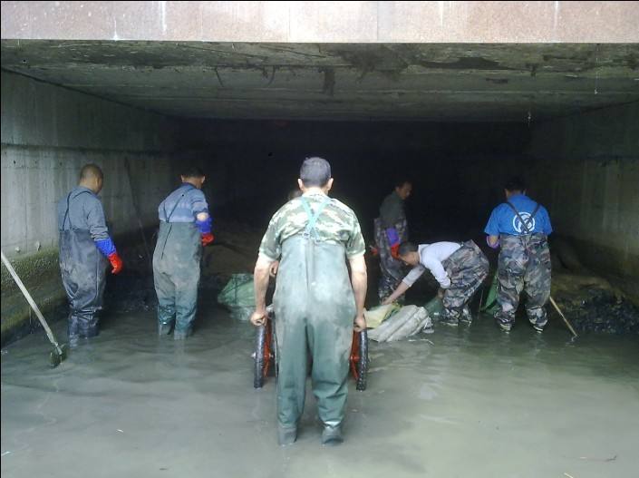 清理排水池