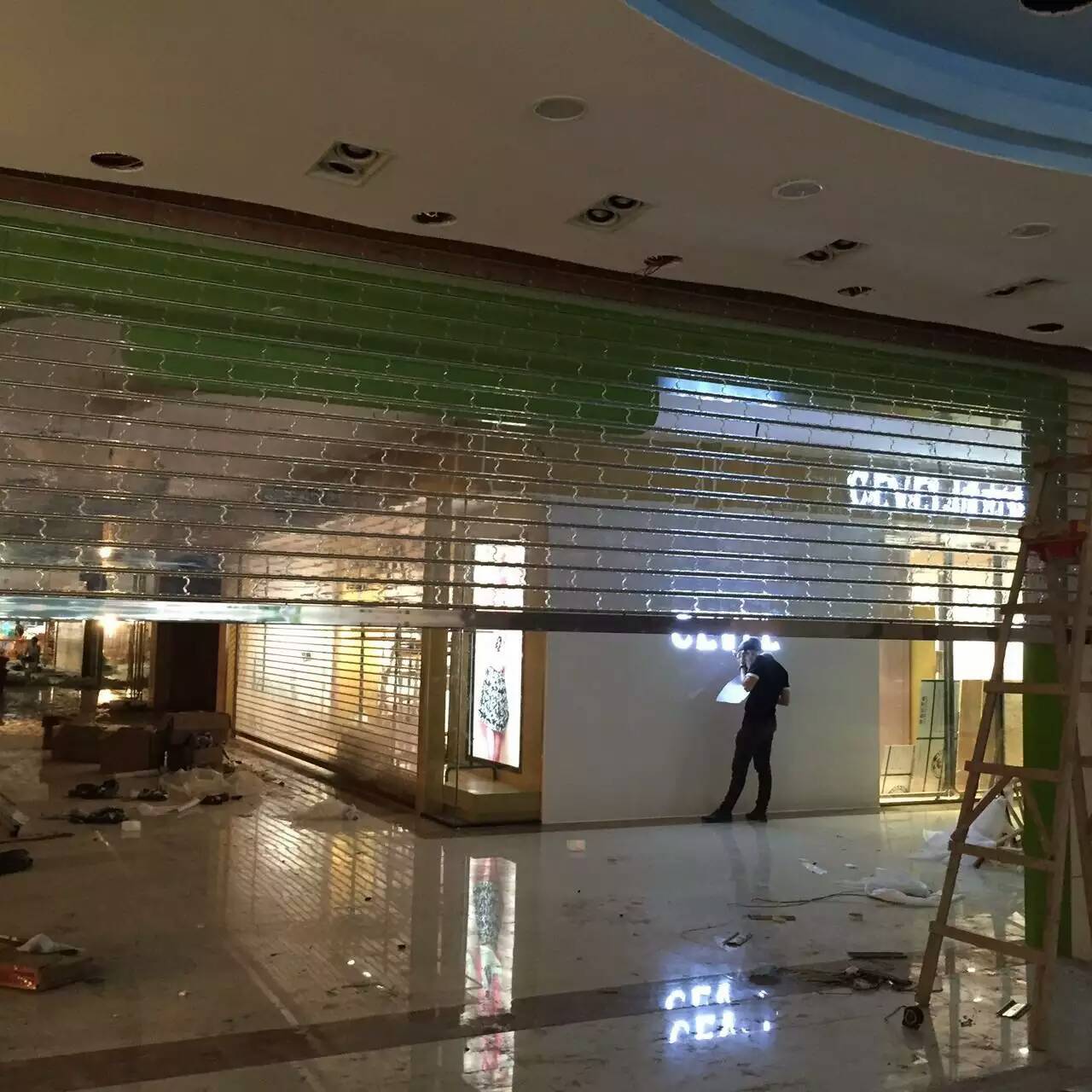 不锈钢水晶卷帘门3