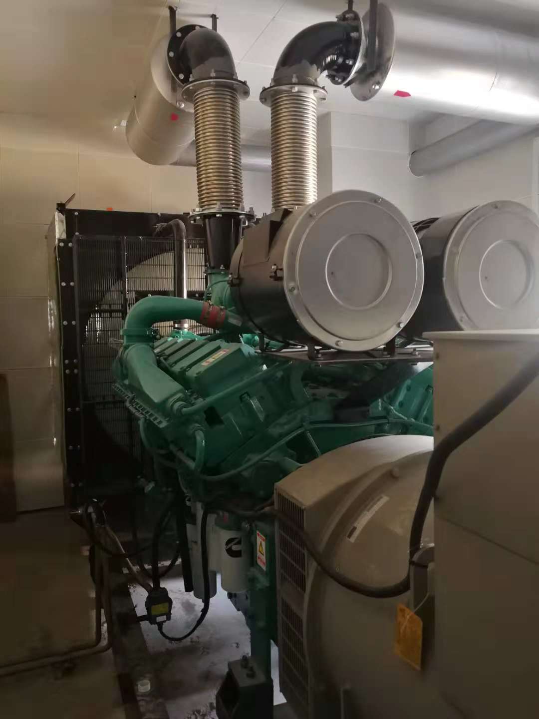 江陰寶灣800KW柴油發電機組