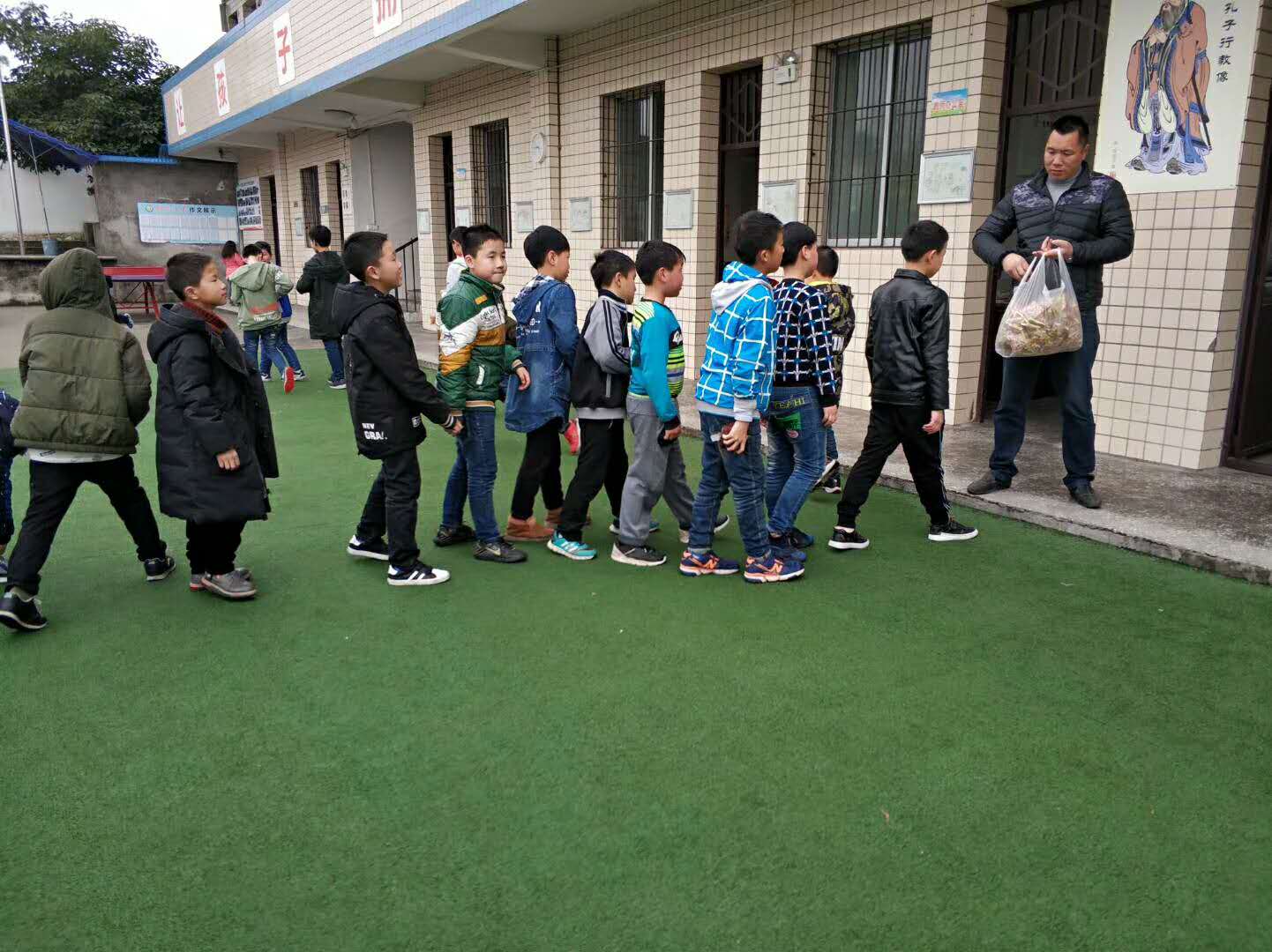 发放健康小零食