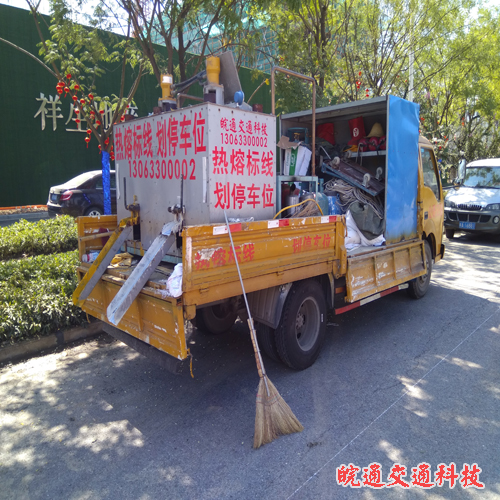 祥生小区门前道路划线