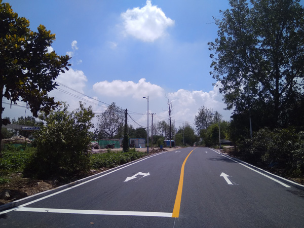 美麗鄉(xiāng)村腰鋪鎮(zhèn)道路標(biāo)線施