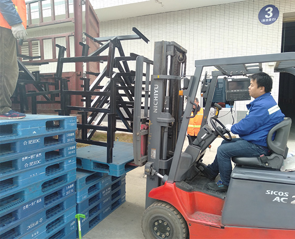 叶总统一餐桌架