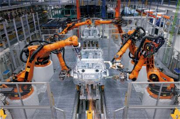中国工业机器人大突破，德国工程师上门观摩