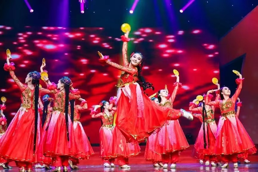 跳好中国舞 学生参加 全球华人青少年舞蹈大会.jpg