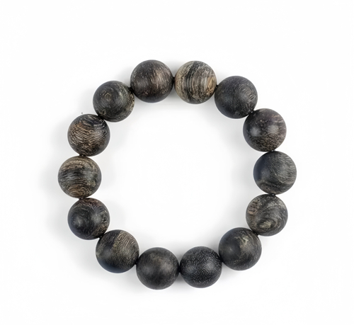 沉香手串凭什么这么贵？背后的逻辑你真的懂吗？