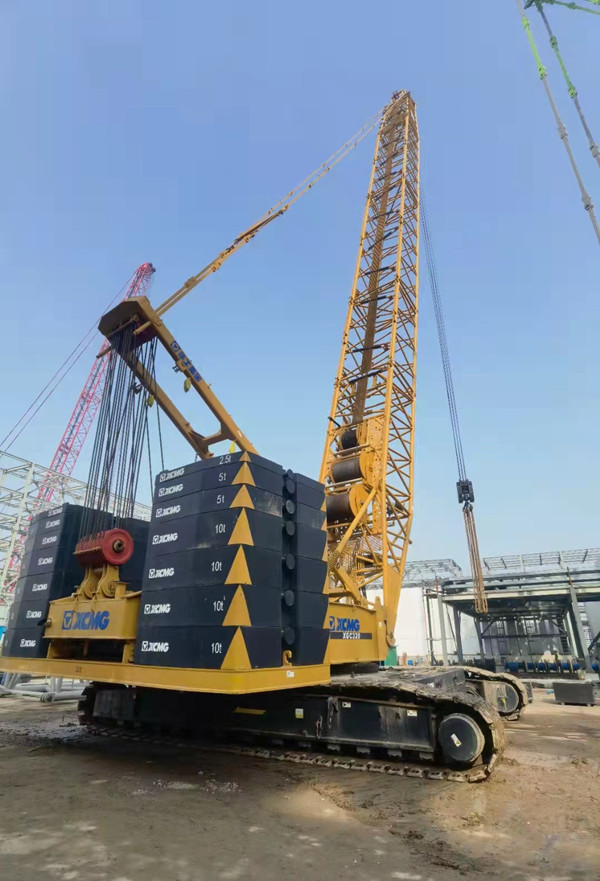 260吨履带吊.jpg