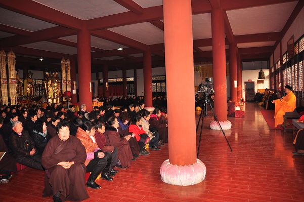 寺院新闻 佛事法会        古灵泉寺冬季佛七法会在方丈坚光法师的主