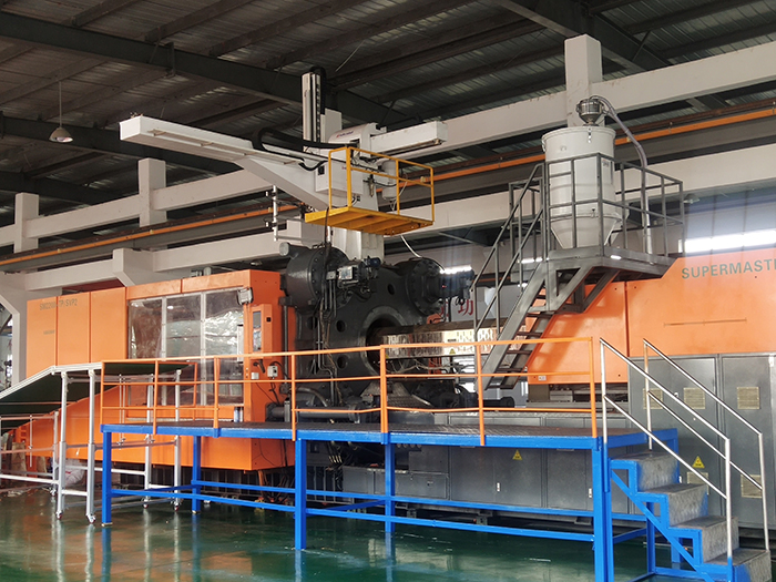 震雄2200吨注塑机