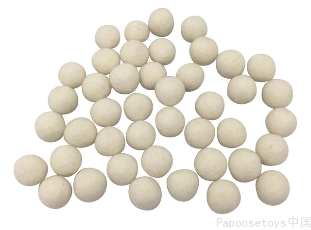 White Pompoms 1cm.jpg