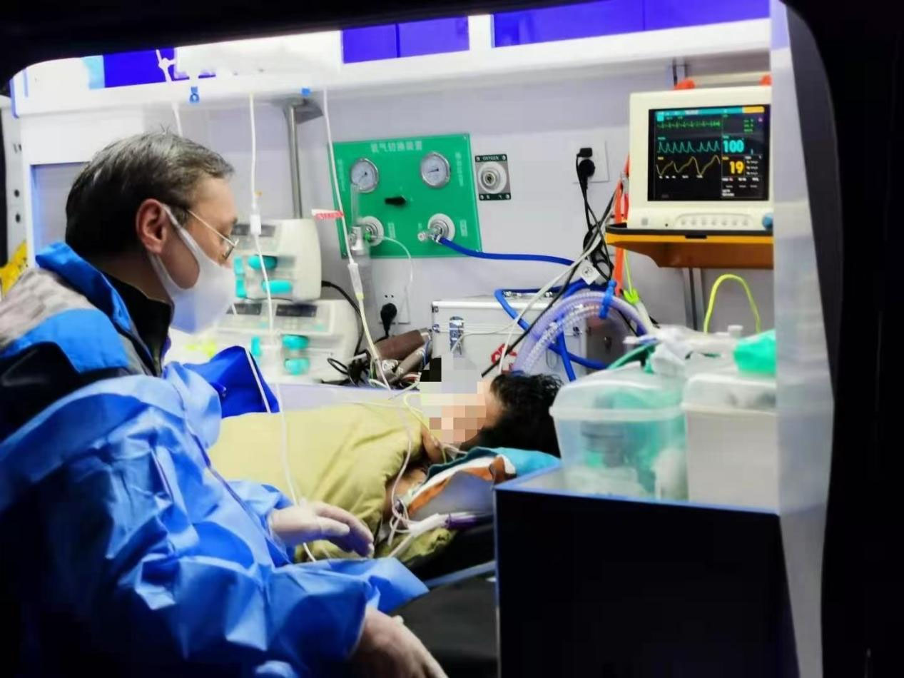 脚踏星辰，转运患者奔赴南京