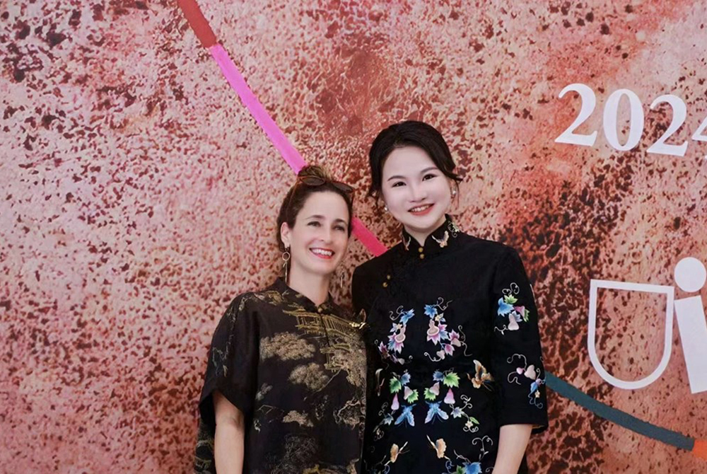 允中汇智家族与巴菲特孙女的亲密接触